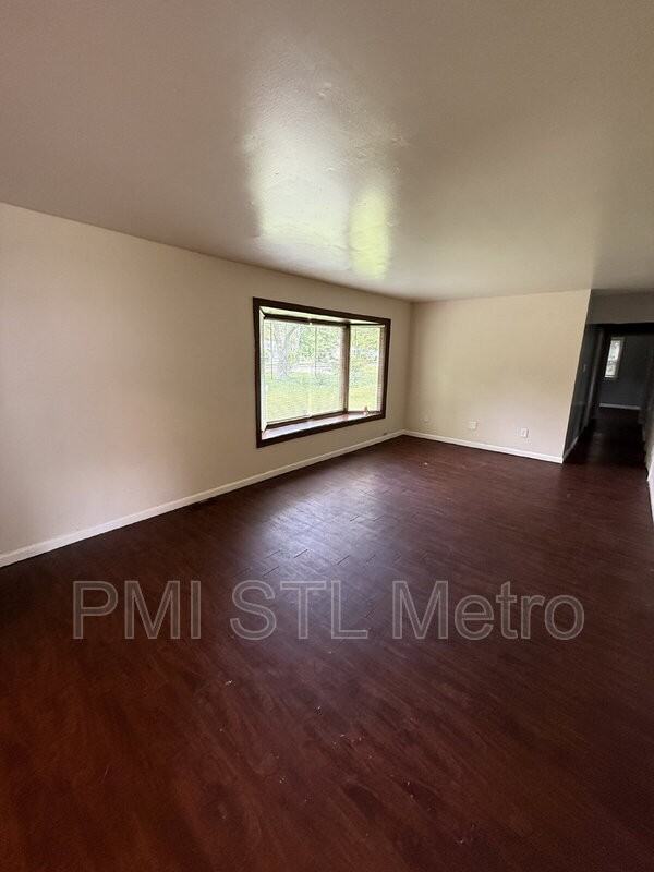 1510 Trampe Ave - Photo 3 of 15