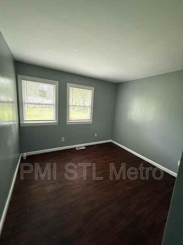 1510 Trampe Ave - Photo 4 of 15