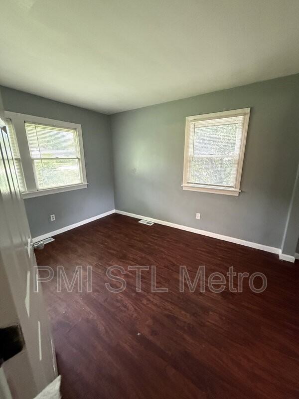 1510 Trampe Ave - Photo 6 of 15