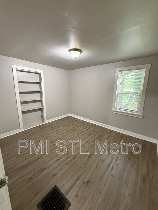 6170 Emerald Ave - Photo 3 of 11