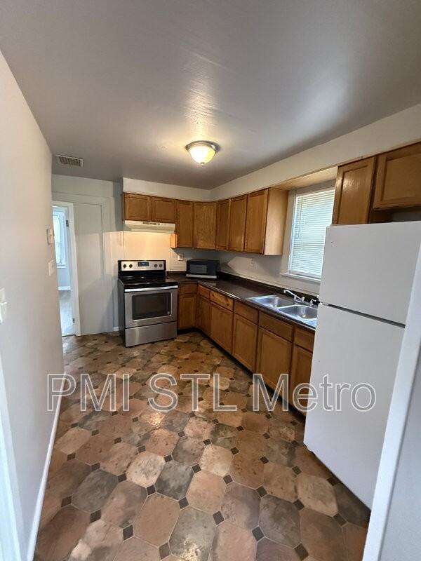 6170 Emerald Ave - Photo 5 of 11