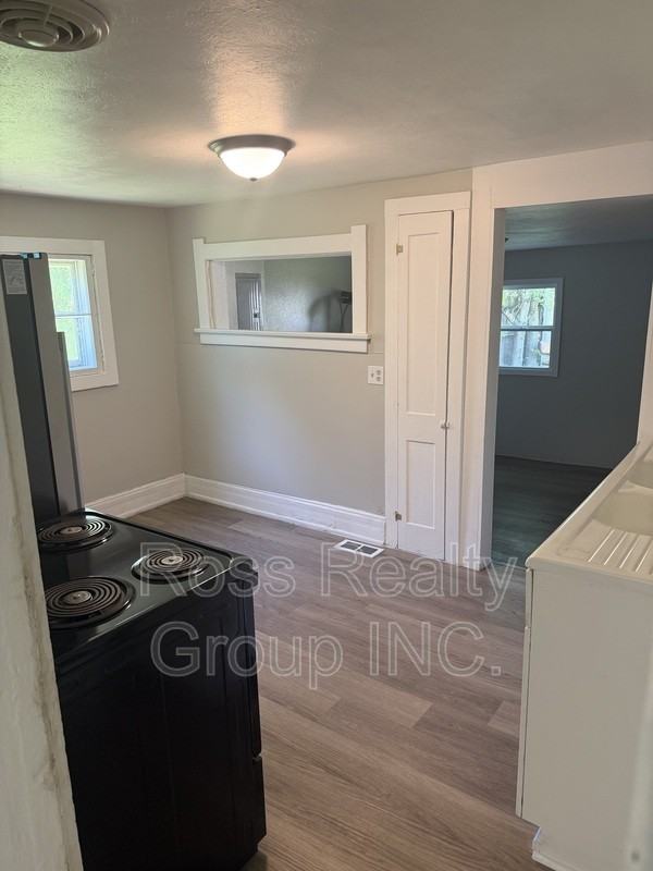 1418 Colburn St - Photo 4 of 8