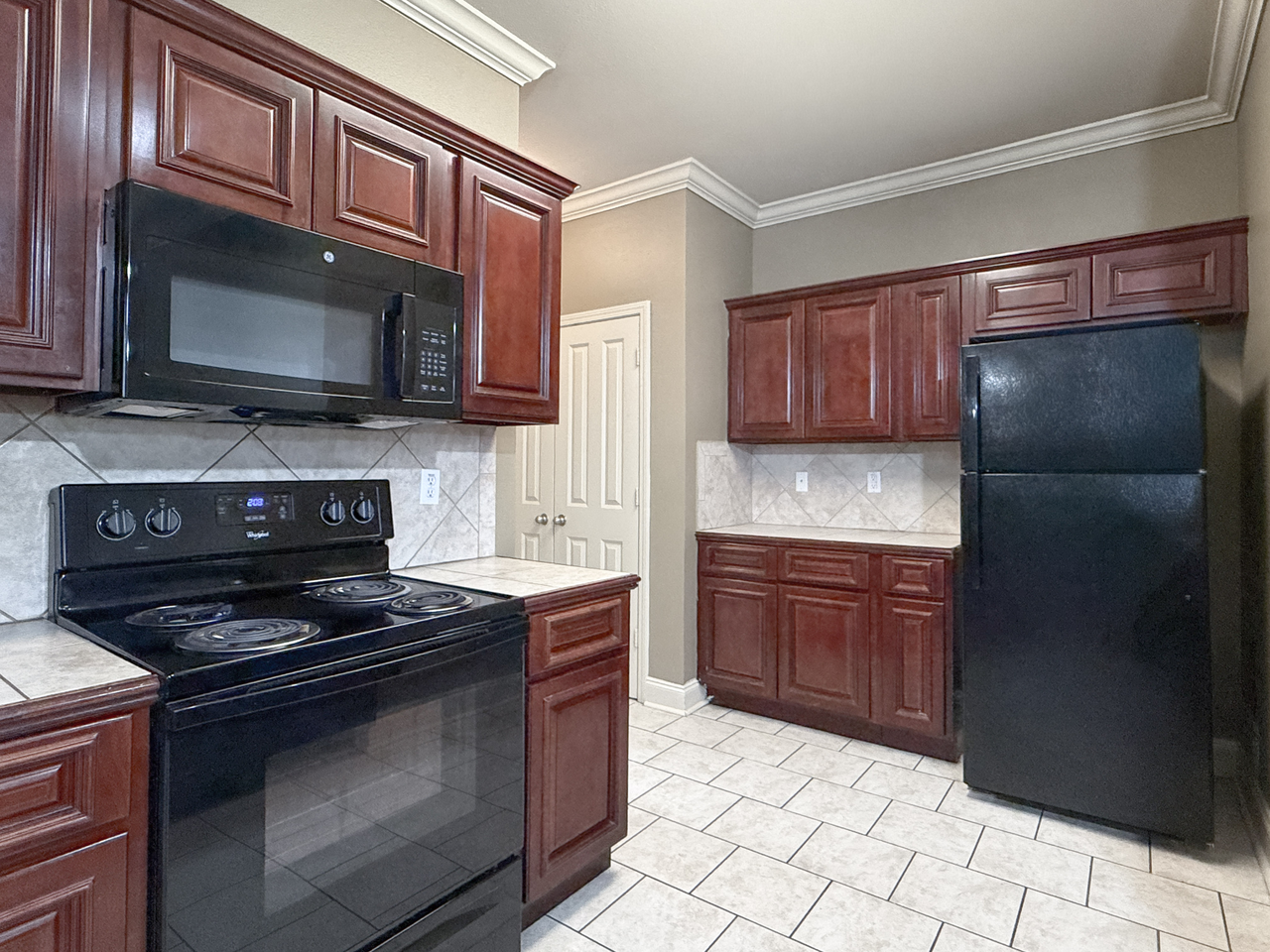 Juban Courts Condos - Photo 5 of 36