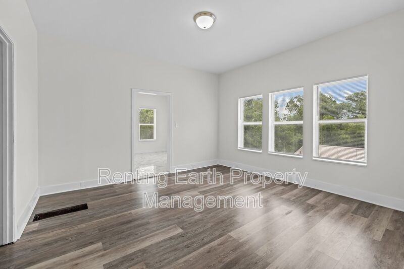 2426 Avenue U - Photo 7 of 20