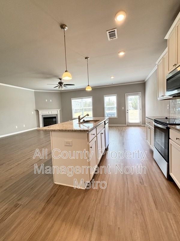 5064 Silver Fox Trl - Photo 2 of 13