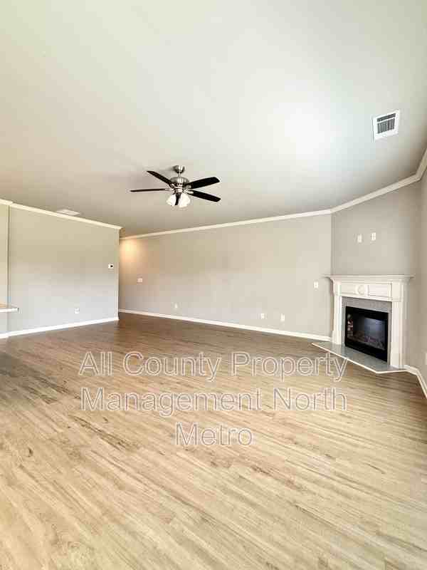 5064 Silver Fox Trl - Photo 4 of 13