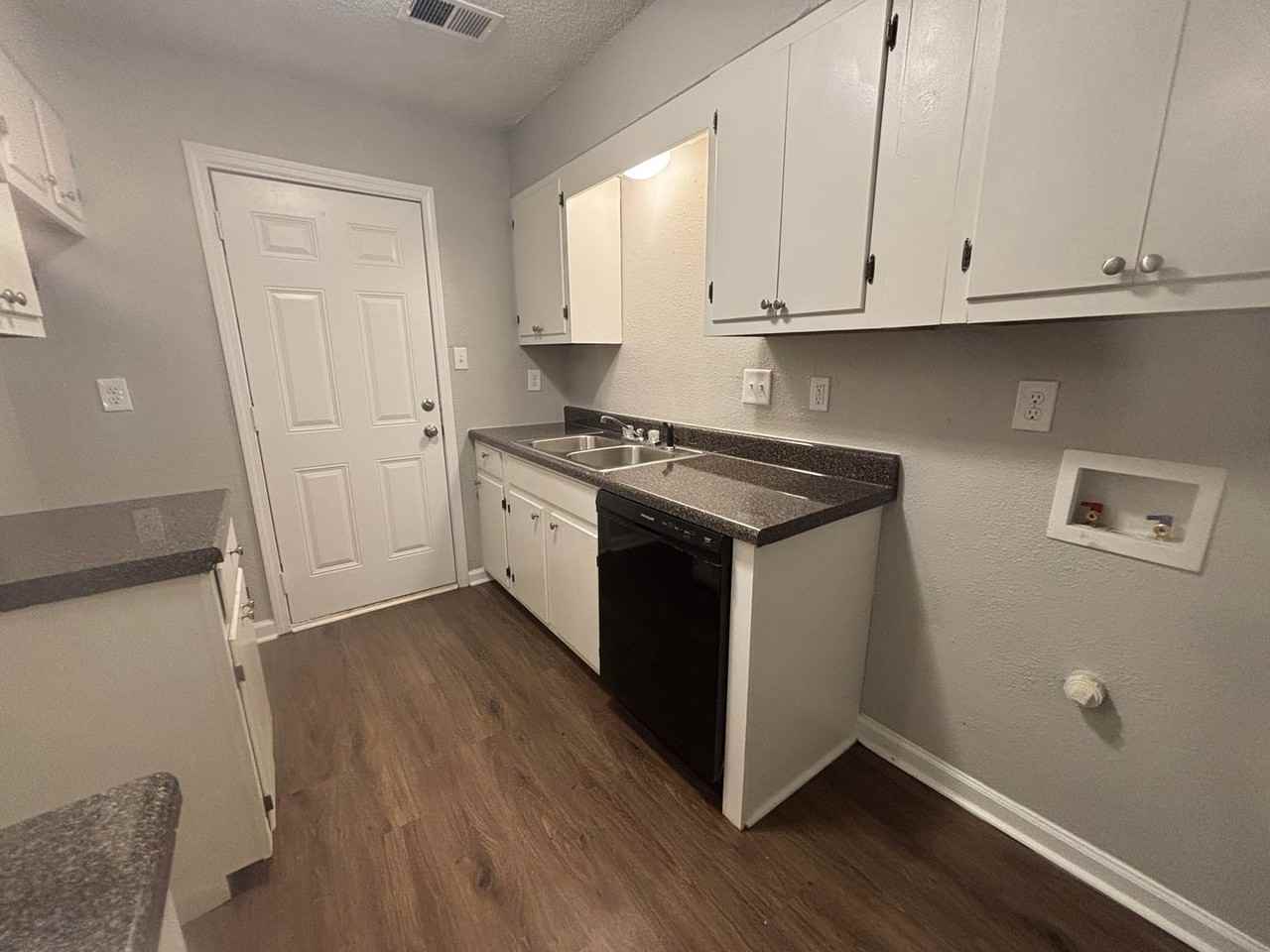 2986 Lake Park Rd - Photo 3 of 5