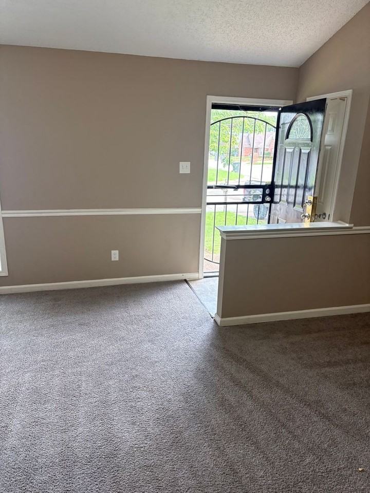 6459 Summer Creek Cv - Photo 4 of 13