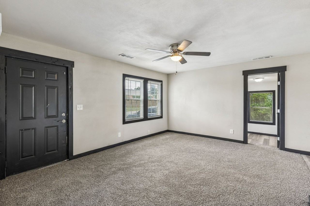 4613 Se 28th St - Photo 3 of 11