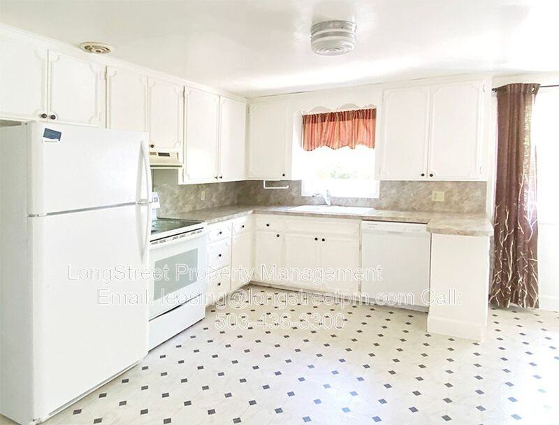 3255 Nw Fillmore Ave - Photo 7 of 23
