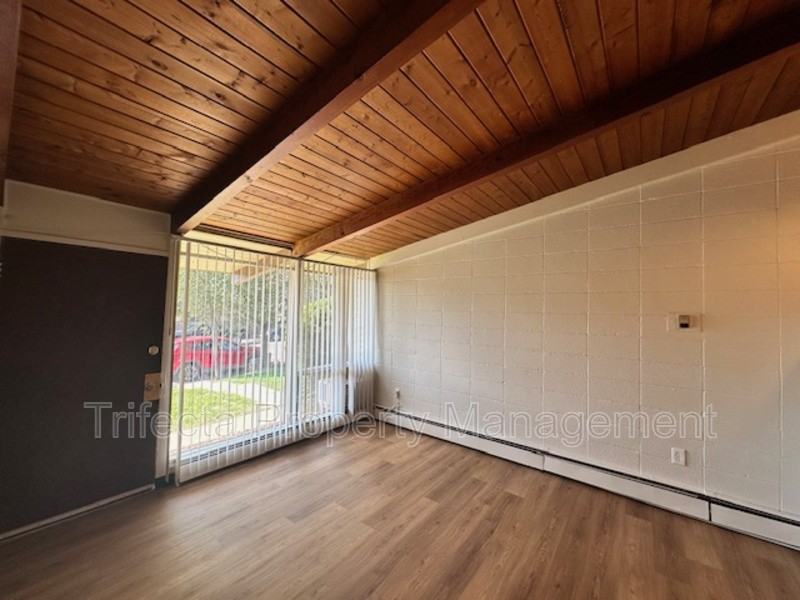 610 Parker St Apt B - Photo 2 of 7