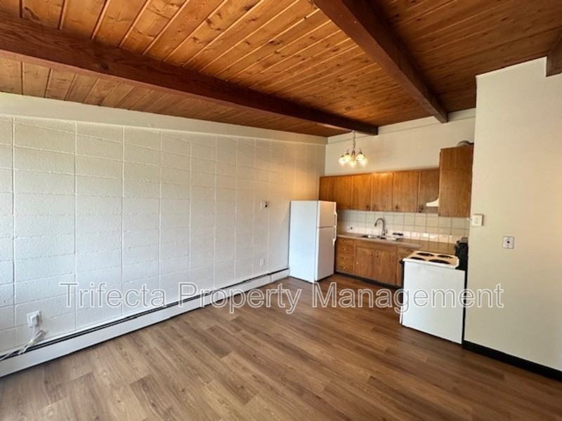 610 Parker St Apt B - Photo 4 of 7