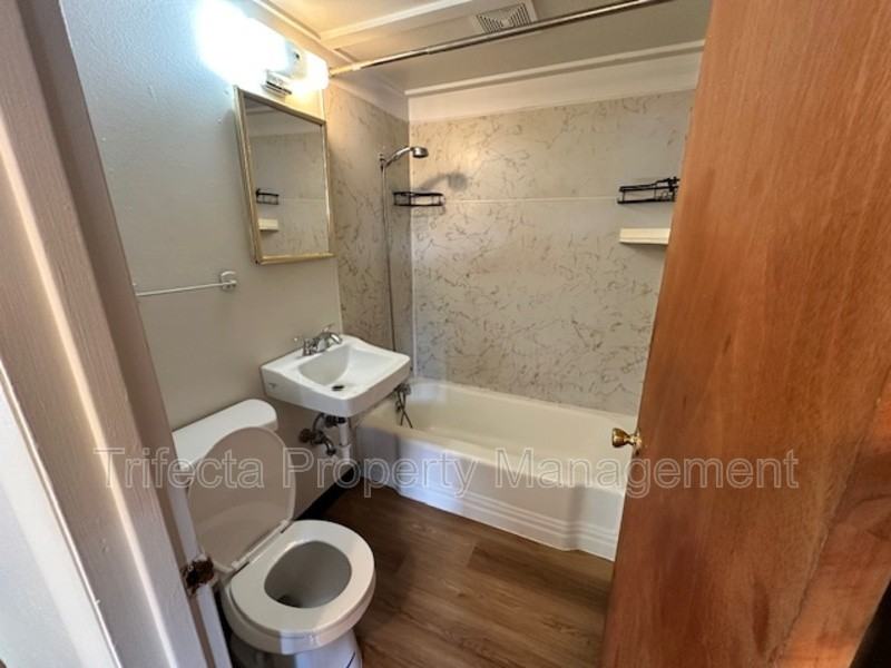 610 Parker St Apt B - Photo 6 of 7