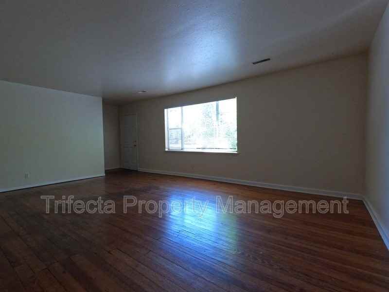 1125 Peterson St - Photo 2 of 14