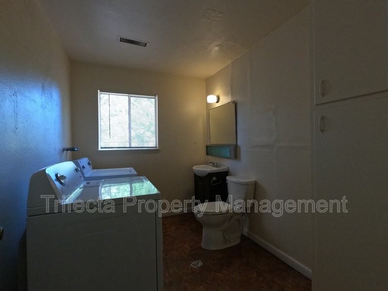 1125 Peterson St - Photo 6 of 14