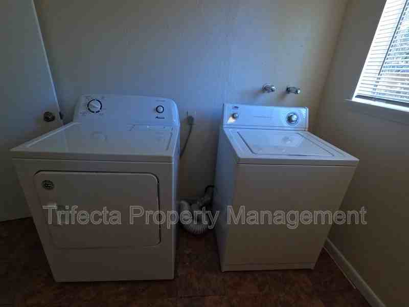 1125 Peterson St - Photo 7 of 14