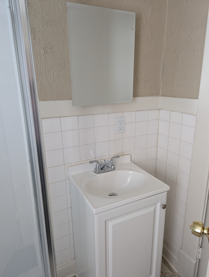 Single Family Homes and Duplexes - Photo 4 of 11