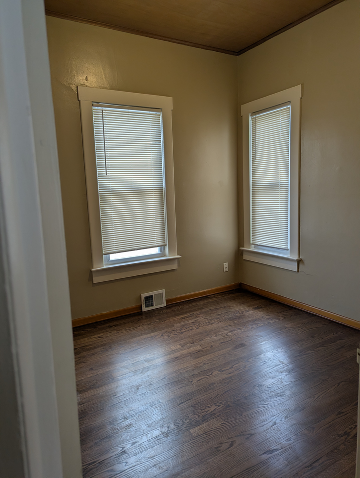 Single Family Homes and Duplexes - Photo 6 of 11