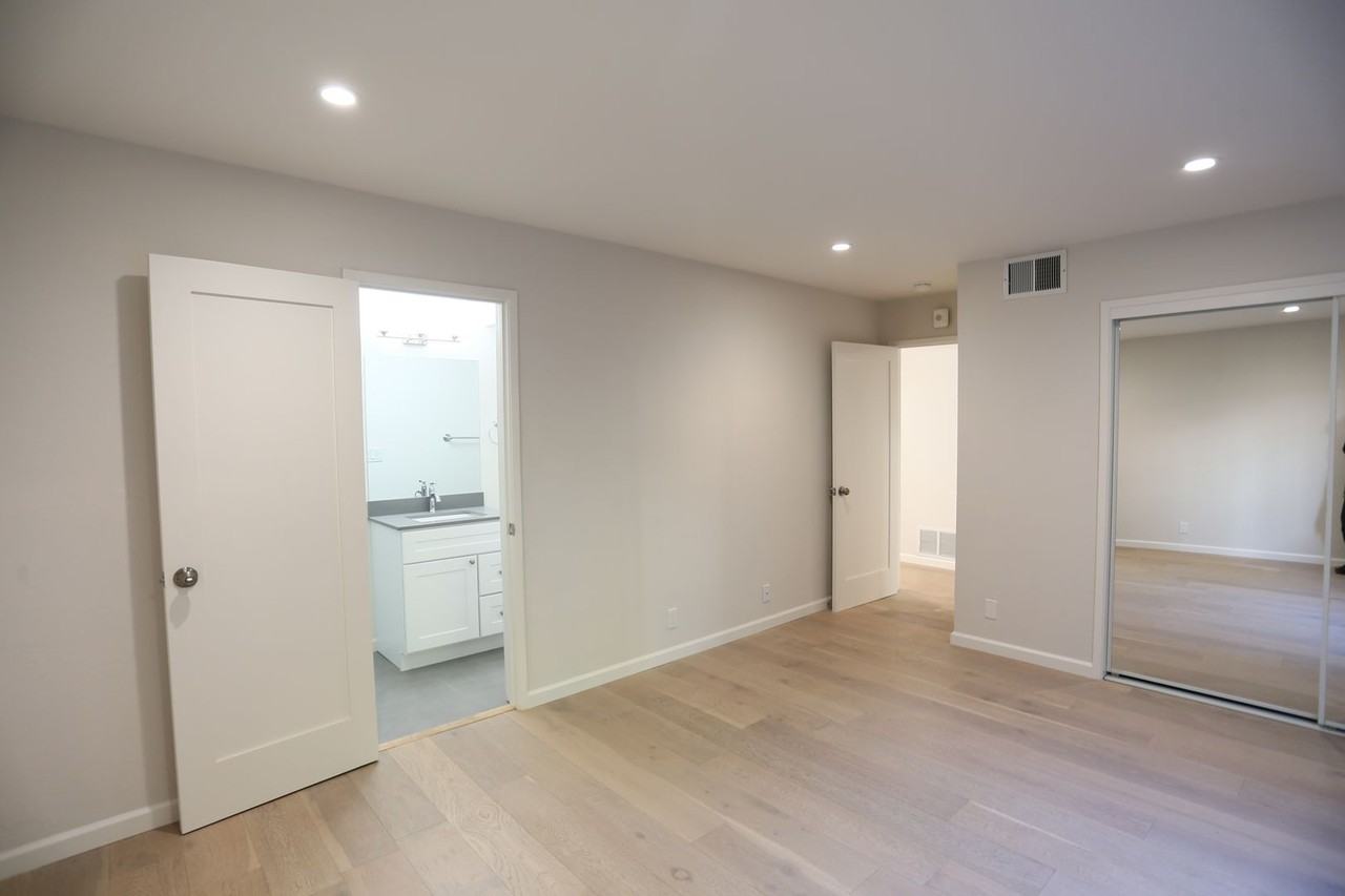 365 Warwick Ave - Photo 7 of 18