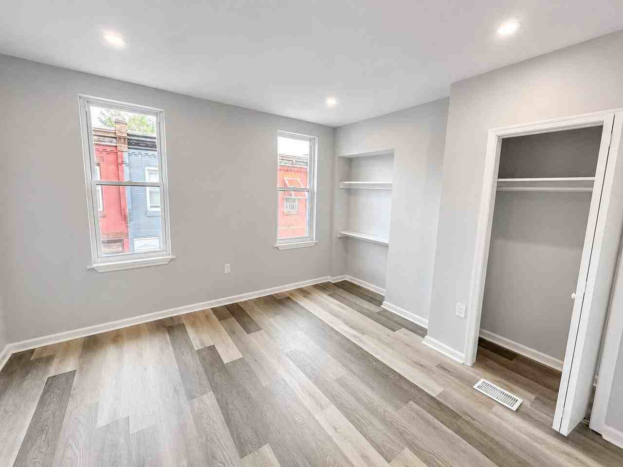 2544 N Chadwick St - Photo 6 of 18