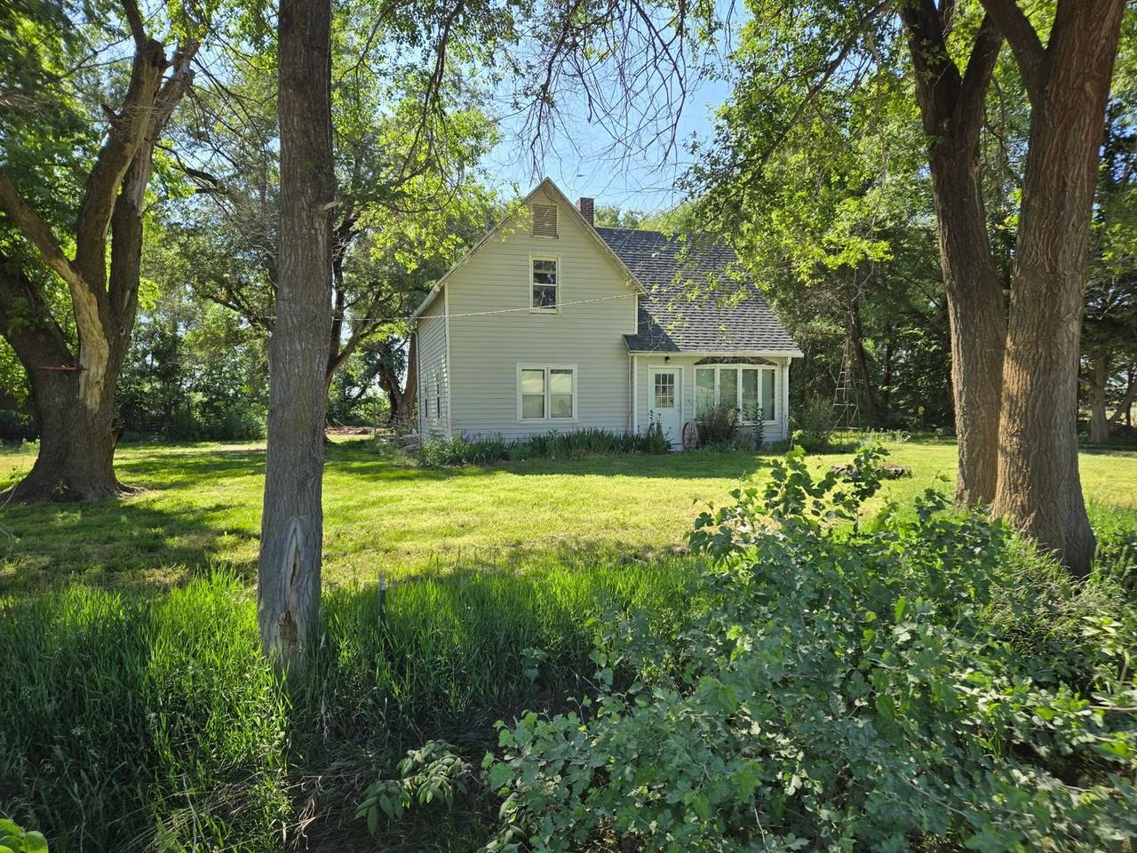 1405 Redwood Rd - Photo 2 of 22