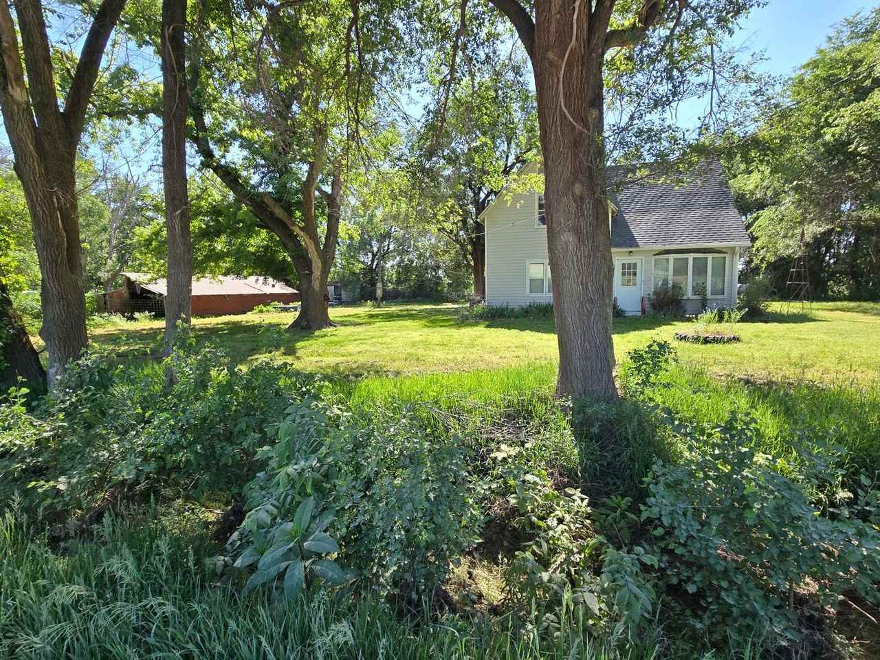 1405 Redwood Rd - Photo 3 of 22