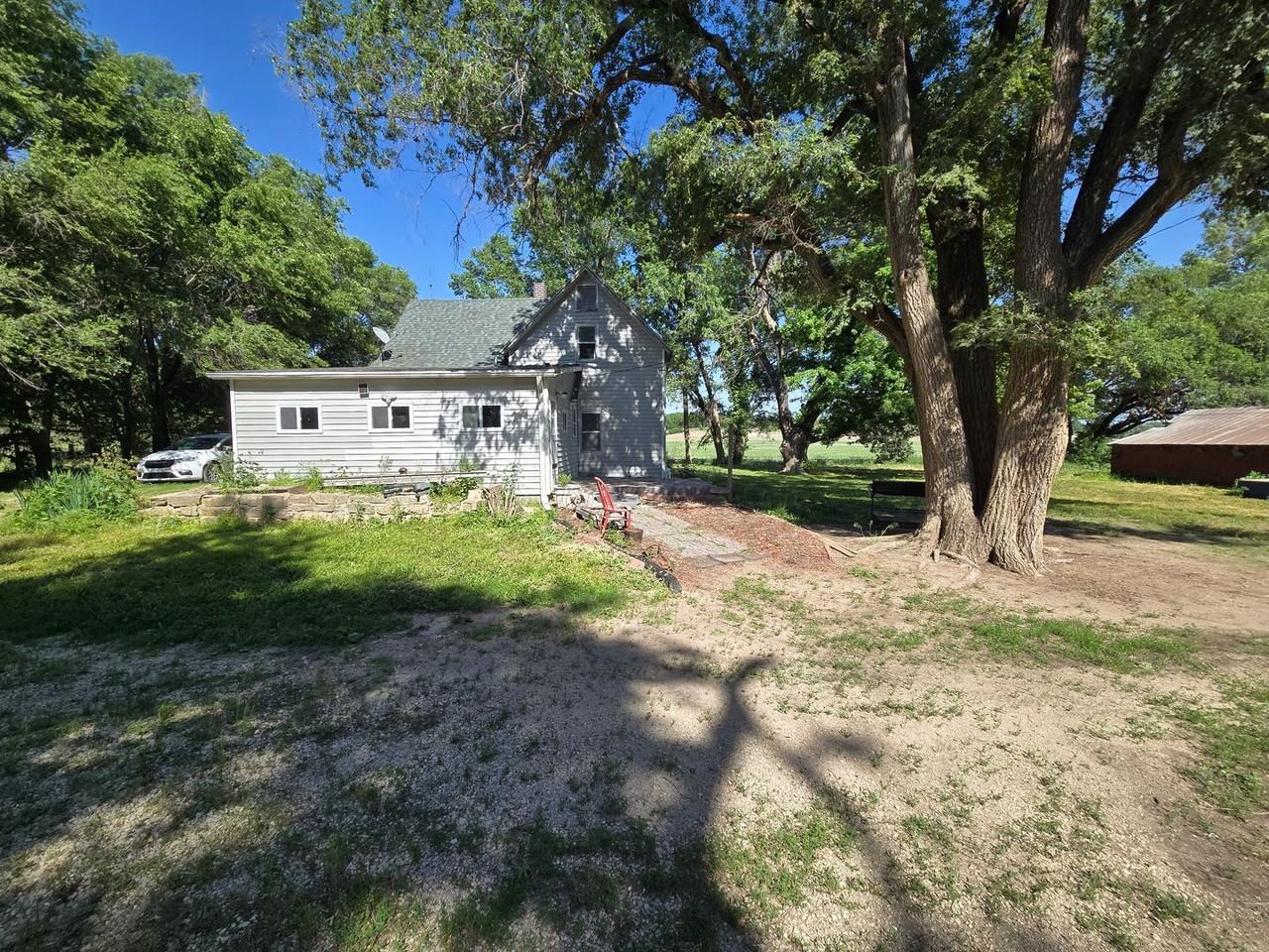 1405 Redwood Rd - Photo 6 of 22