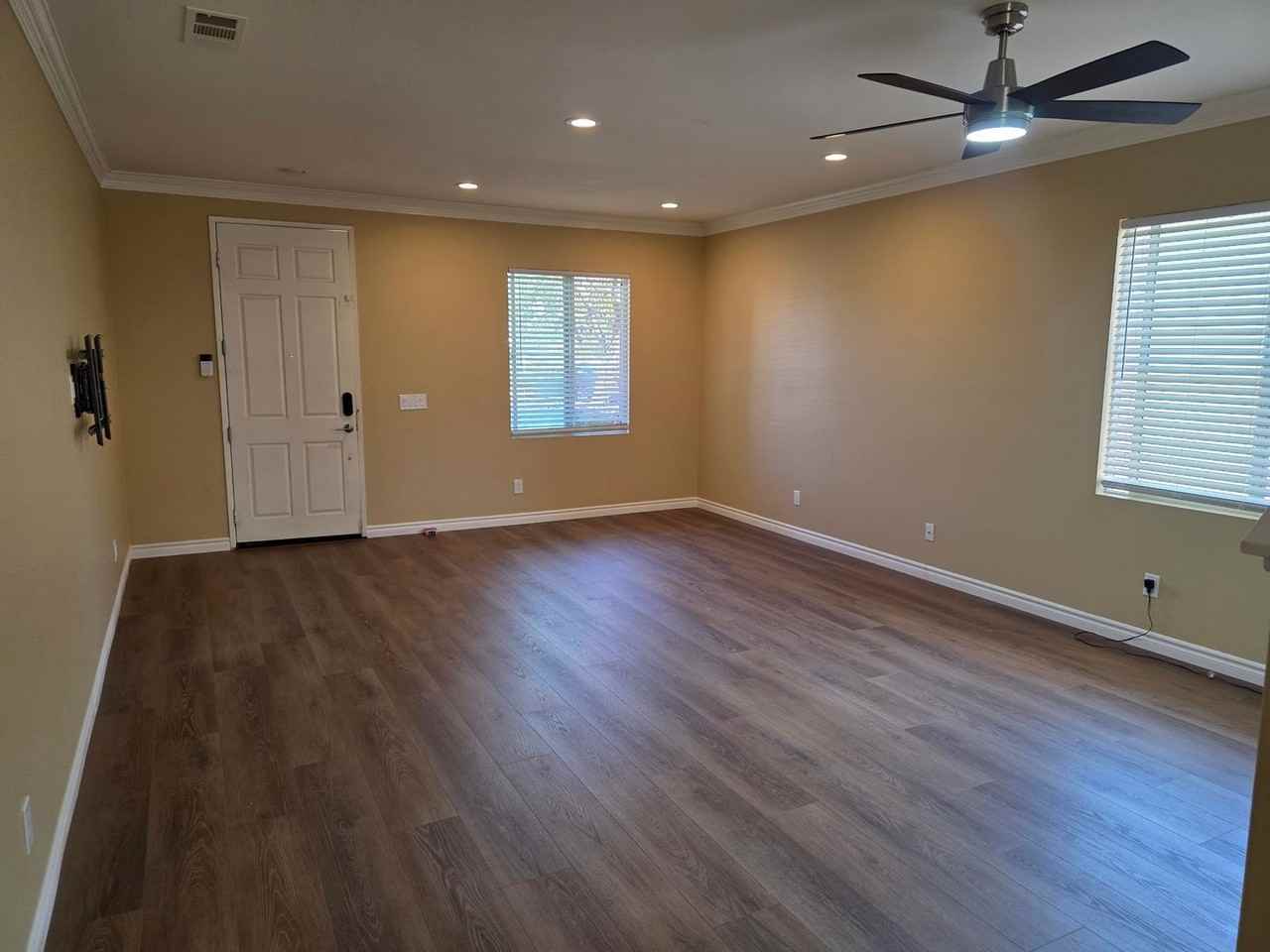 42514 Drennon Ct - Photo 2 of 20