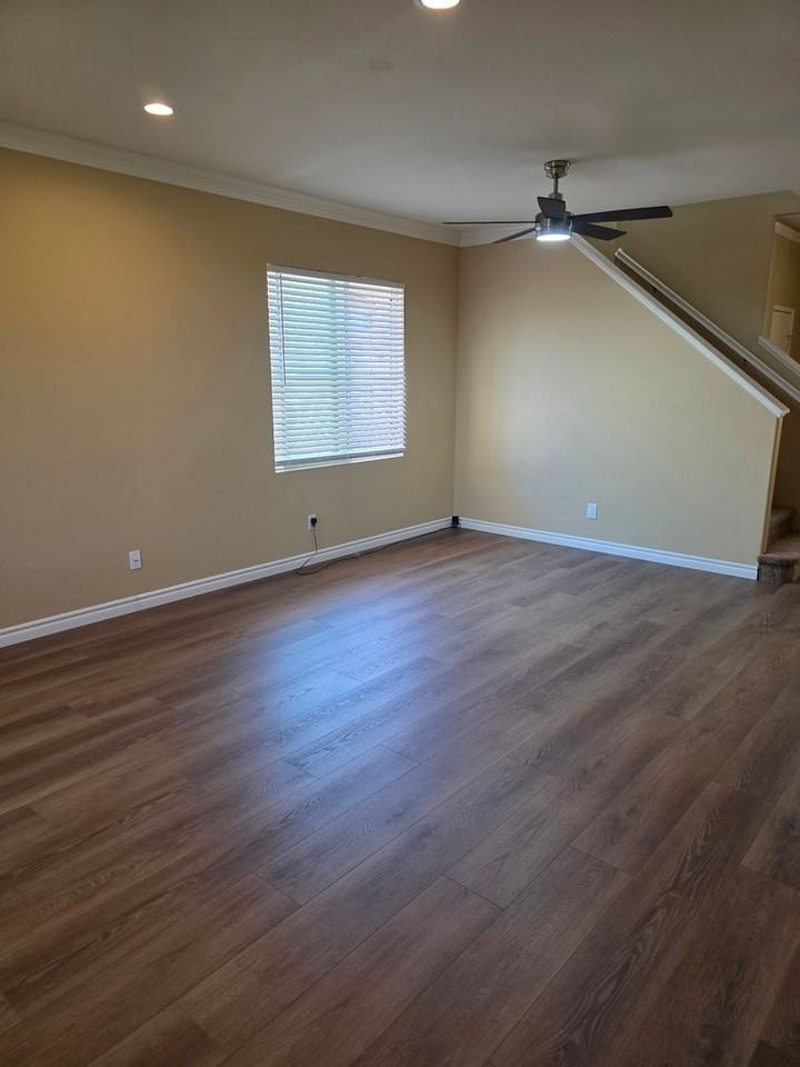 42514 Drennon Ct - Photo 3 of 20