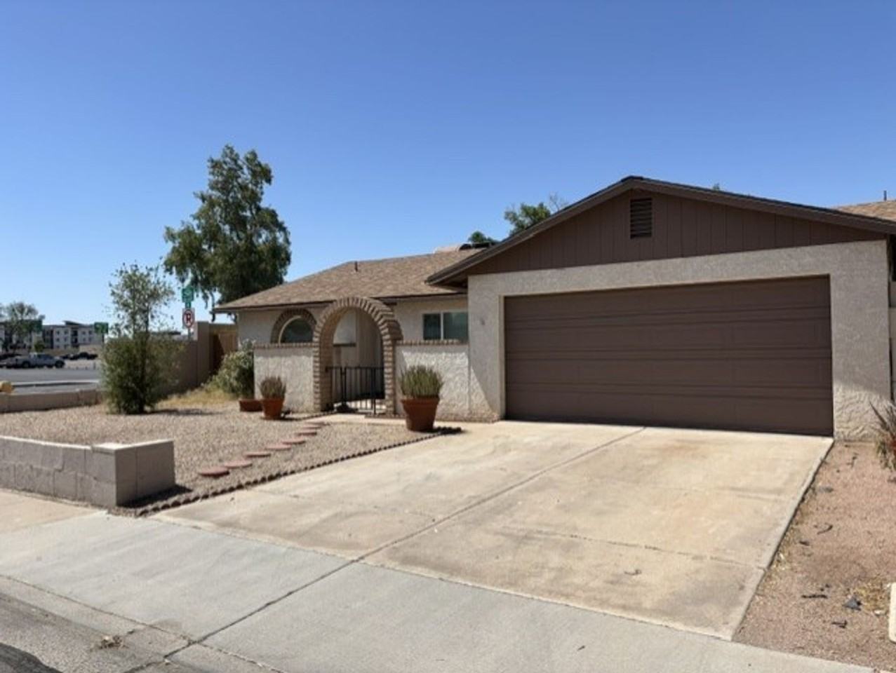 2618 W Knowles Ave - Photo 2 of 25