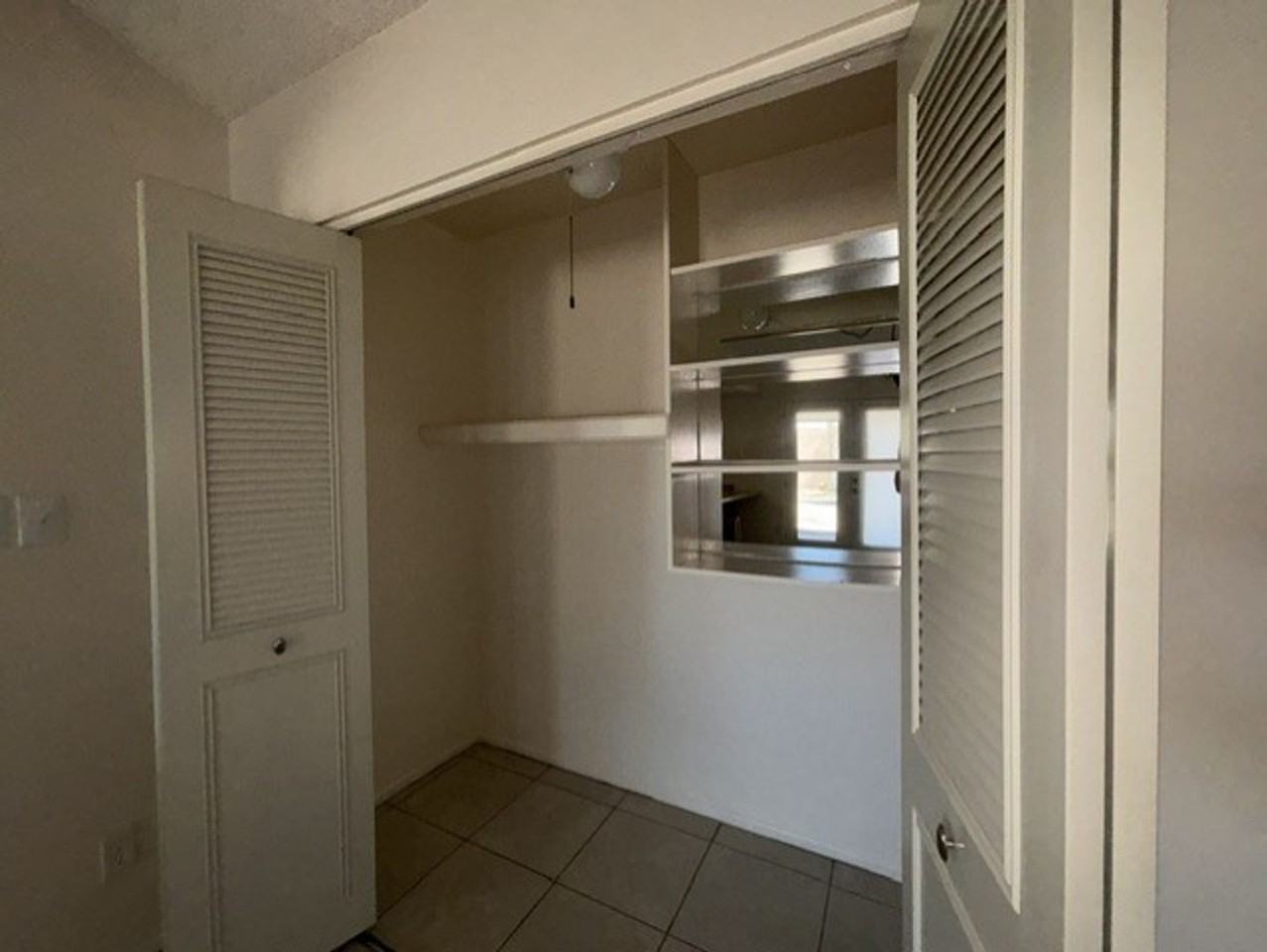 2618 W Knowles Ave - Photo 5 of 25