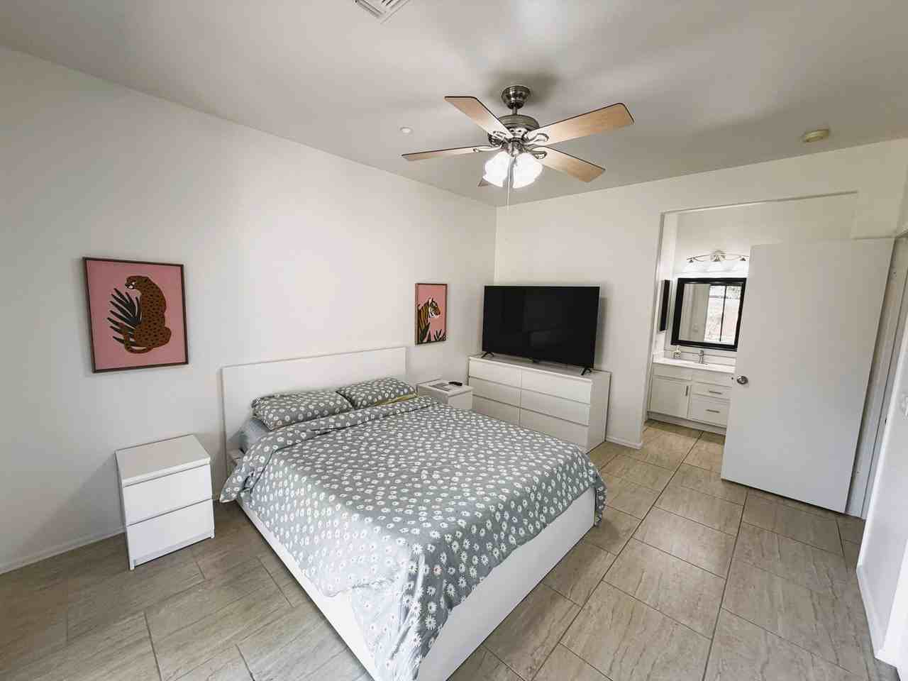 805 S Sycamore #108 - Photo 5 of 11
