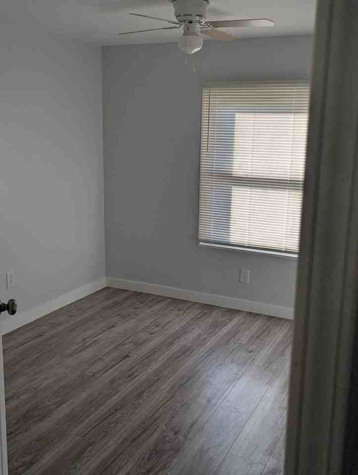 2241 Astor St - Photo 5 of 9
