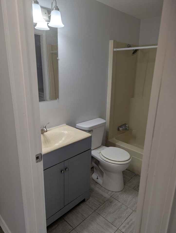 2241 Astor St - Photo 7 of 9