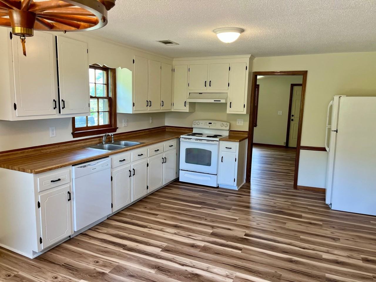 2061 Hodges Mill Rd - Photo 5 of 9