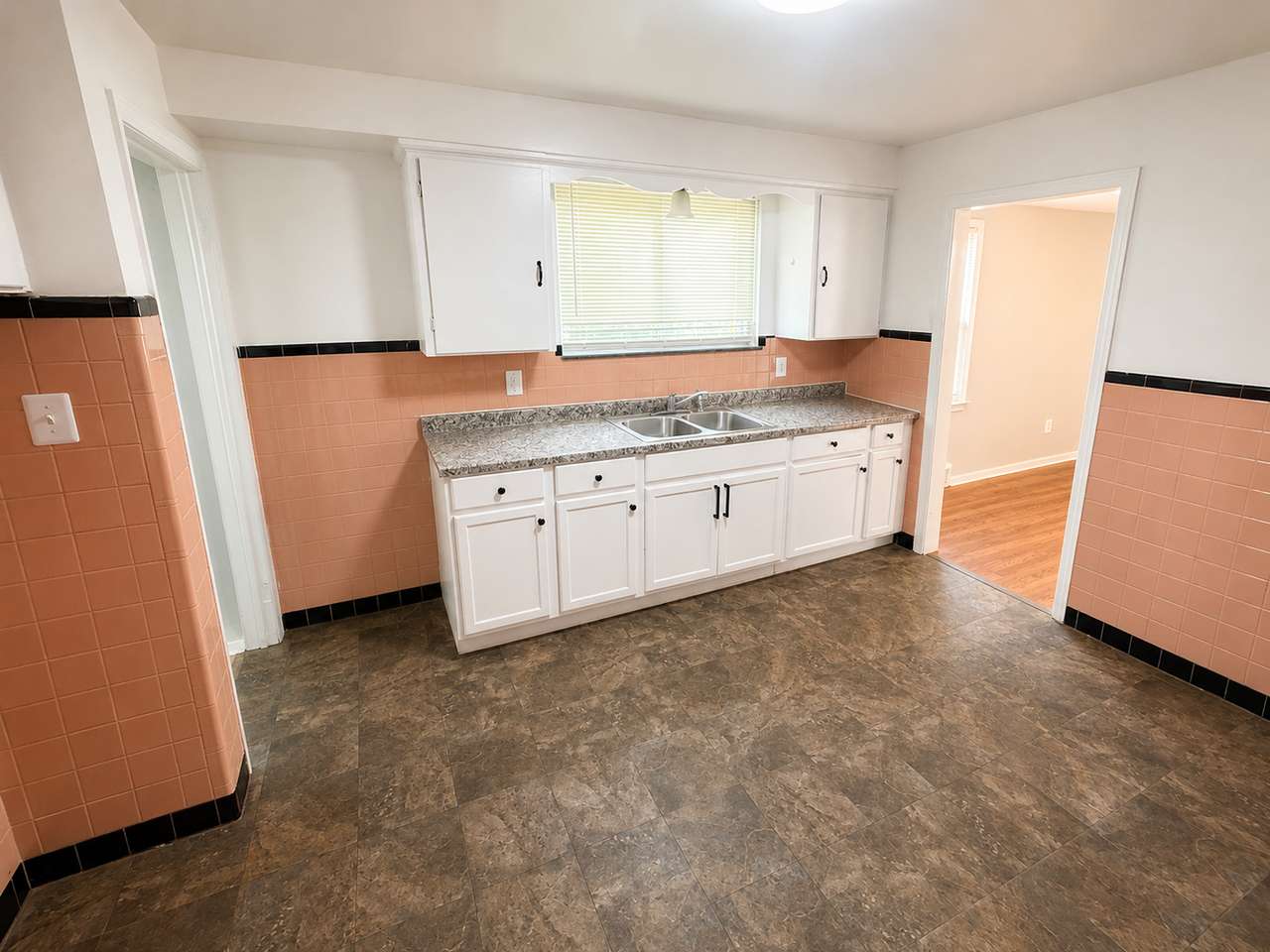 9168 Wayburn St - Photo 3 of 6