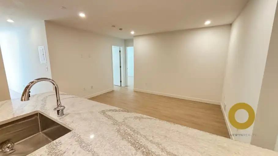 572 Verona Pl - Photo 5 of 15