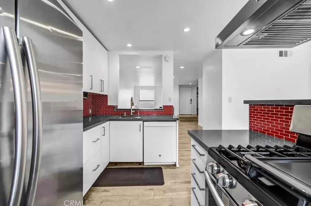 219 N Isabel St #4 - Photo 3 of 48