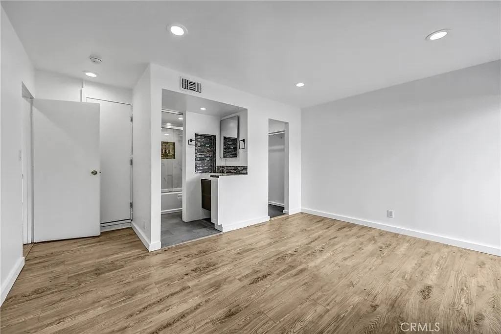 219 N Isabel St #4 - Photo 5 of 48