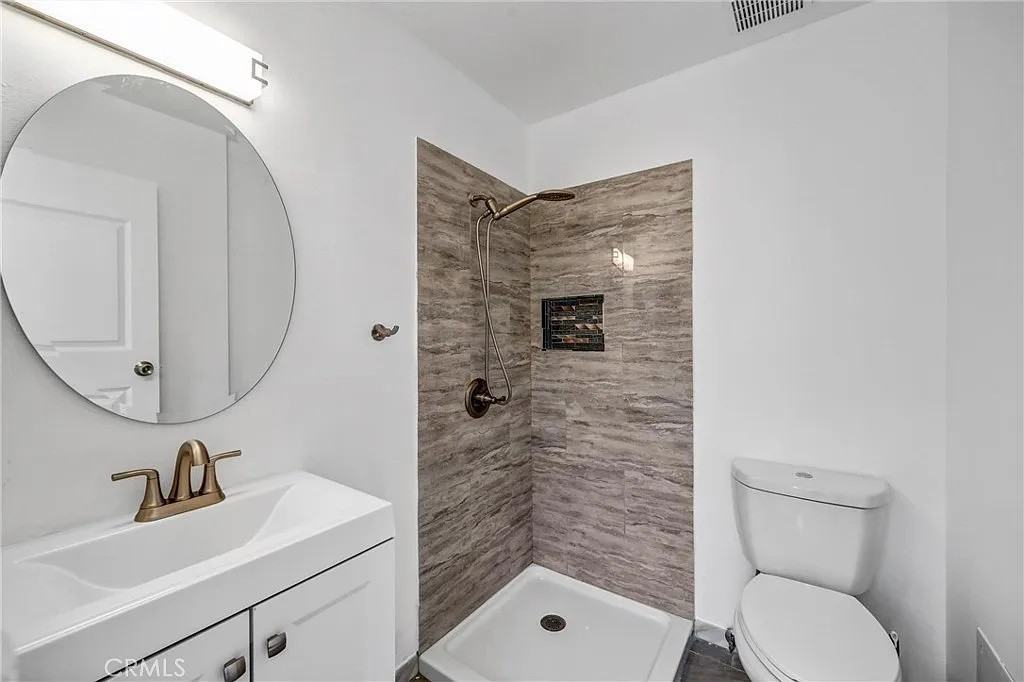 219 N Isabel St #4 - Photo 6 of 48