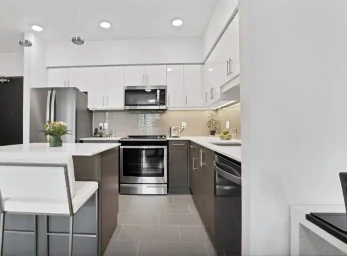 399 Queen St S #513 - Photo 2 of 8
