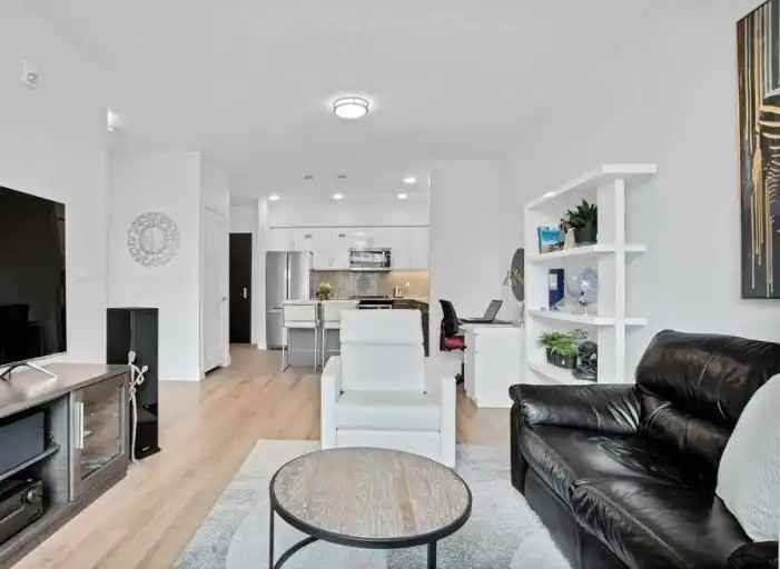 399 Queen St S #513 - Photo 3 of 8