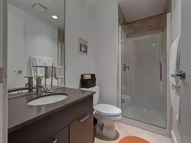 433 11 Ave Se #1005 - Photo 7 of 8