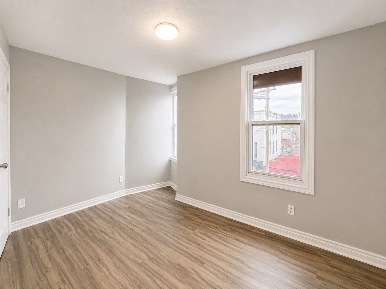 265 Emerald Street North #17 - Photo 5 of 8