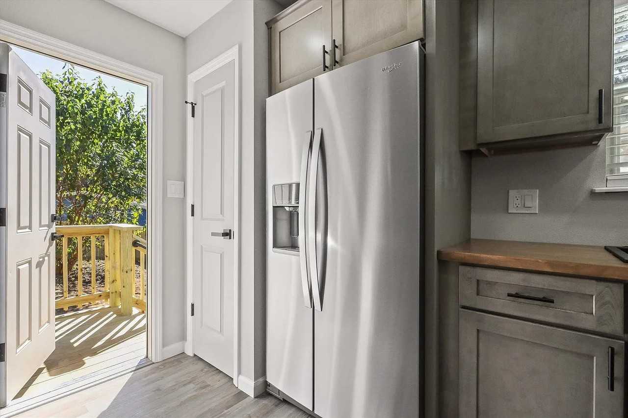 2901 Baltic Ave - Photo 3 of 22