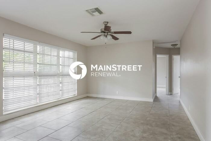 294 Ne 30th St - Photo 5 of 16
