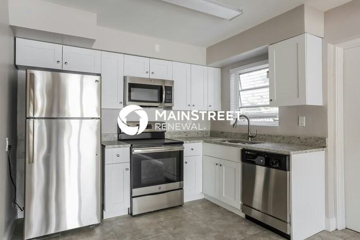 294 Ne 30th St - Photo 7 of 16