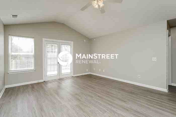 423 Lake Forest Dr - Photo 5 of 17