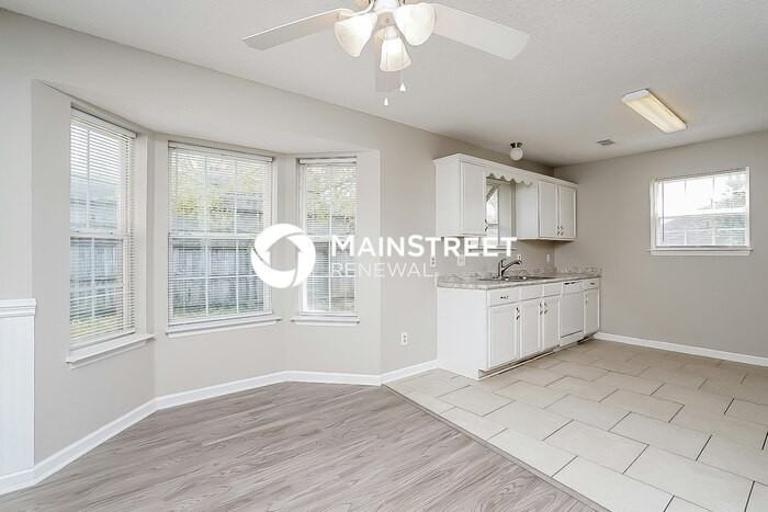 423 Lake Forest Dr - Photo 6 of 17