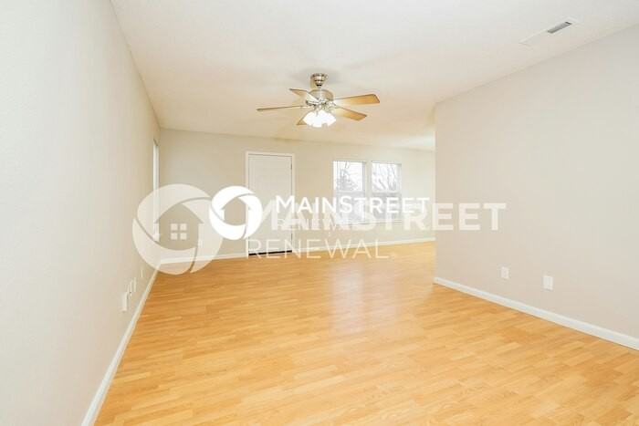 1146 Freemont Ln - Photo 4 of 17